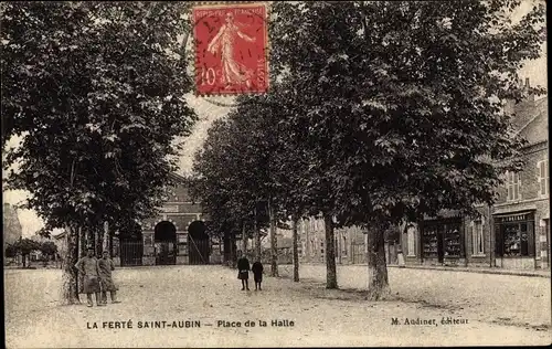 Ak La Ferte Saint Aubin Loiret, Place de la Halle