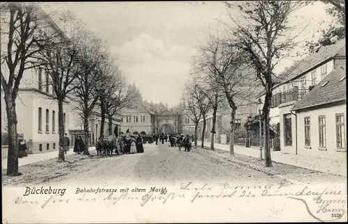 Ak Bückeburg im Kreis Schaumburg, Bahnhofstraße mit altem Markt