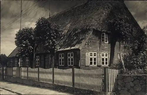 Foto Ak Hamburg, Fachwerkhaus, Reetdach, Gartenzaun