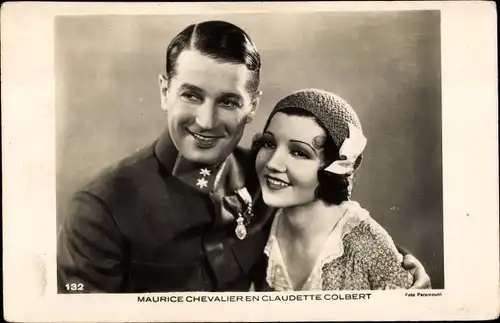 Ak Schauspieler Maurice Chevalier und Claudette Colbert, Portrait