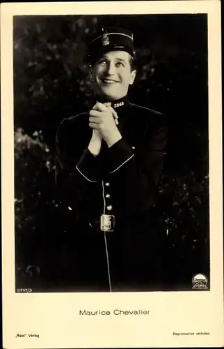 Ak Schauspieler Maurice Chevalier, Portrait in Uniform