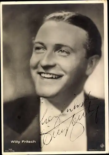 Ak Schauspieler Willy Fritsch, UFA, Portrait, lachend, Fliege, Ross Verlag, Autogramm