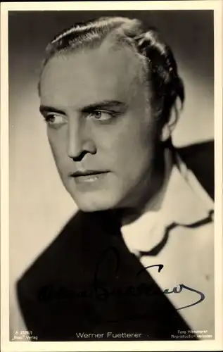 Ak Schauspieler Werner Fuetterer, Portrait, Fliege, Ross Verlag A 2526 1, Autogramm