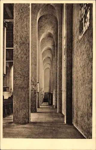 Ak Frankfurt am Main, Seitenschiff der katholischen Frauenfriedenskirche