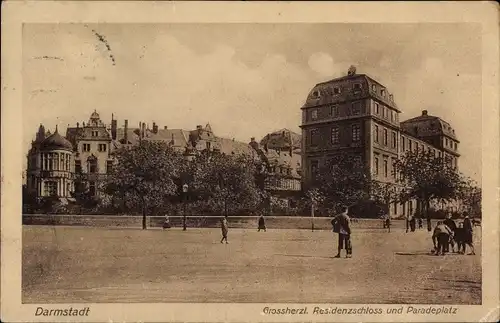 Ak Darmstadt in Hessen, Großherzogliches Residenzschloss, Paradeplatz