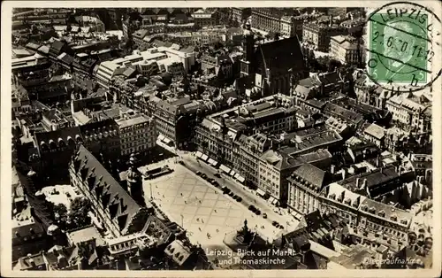 Ak Leipzig in Sachsen, Fliegeraufnahme Marktplatz und Thomaskirche