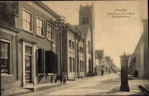 Ak Naarden Nordholland Niederlande, Pfarrhaus, Kirche, Gasthuisstraat