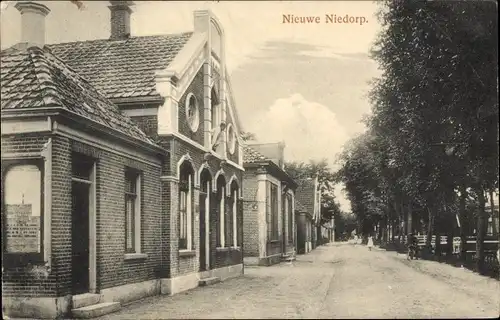 Ak Nieuwe Niedorp Nordholland Niederlande, Wohnhäuser, Straßenpartie