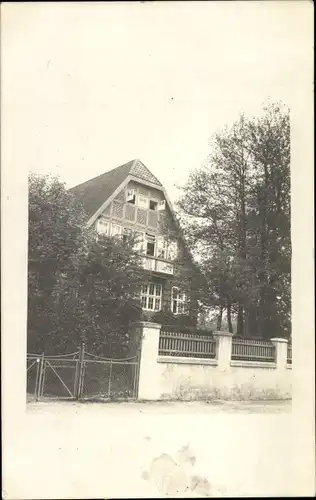 Foto Ak Hamburg Altona Groß Flottbek, Straßenpartie mit Wohnhaus