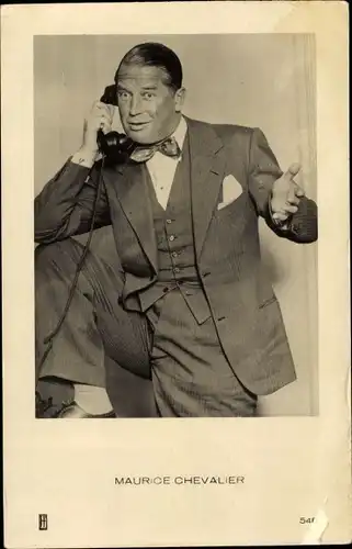 Ak Schauspieler Maurice Chevalier, Telefon
