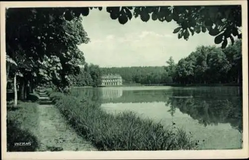 Ak Dampierre-Yvelines, Schloss, die Spiegel des Parks