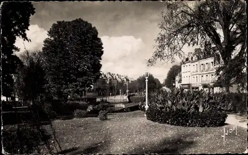Ak Châtellerault Vienne, Le Jardin Public