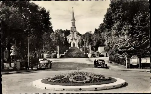 Ak Bagnoles de l'Orne Orne, Kirche Sacre-Coeur