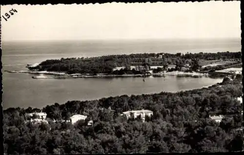 Ak Antibes Alpes Maritimes, La Garoupe, Gesamtansicht der Bucht