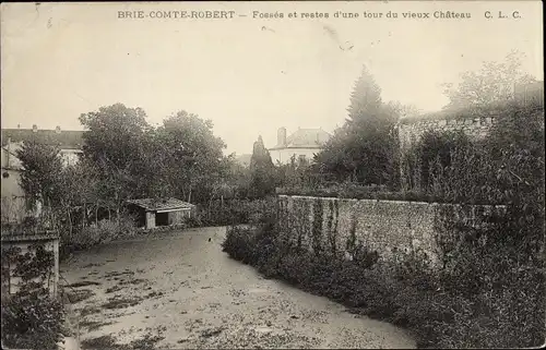 Ak Brie Comte Robert Seine et Marne, Gräben und Überreste eines Turms des alten Schlosses