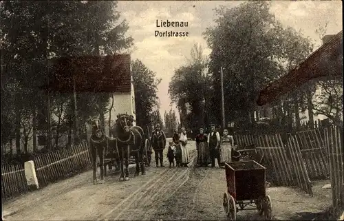 Ak Liebenau Geising Altenberg Erzgebirge, Dorfstraße, Kutsche