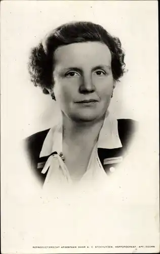 Ak Königin Juliana der Niederlande, Portrait, Hemdkragen