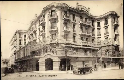 Ak Tunis Tunesien, Straßenpartie mit Blick auf das Hotel Majestic