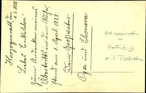 Foto Ak Herzogenrath, Polizist in Uniform mit Tschako, Enkelin Eleonora, 1928