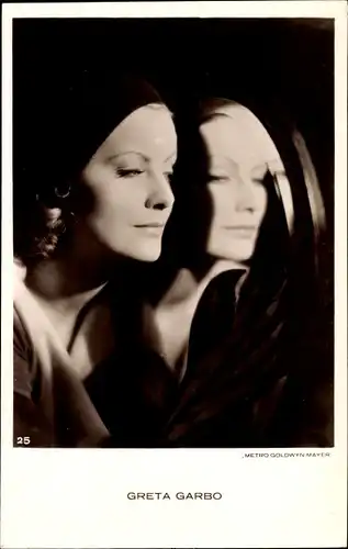 Ak Schauspielerin Greta Garbo, Portrait, Spiegel, MGM