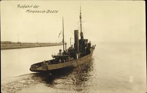 Foto Ak Deutsche Kriegsschiff, Minensuchboote bei der Ausfahrt, Kaiserliche Marine