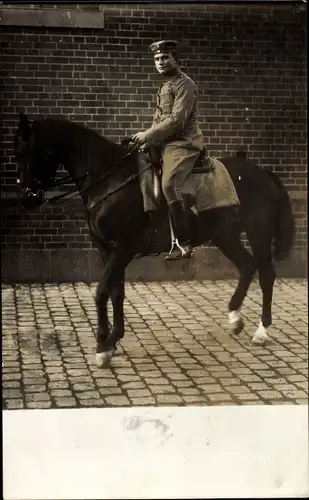 Foto Ak Deutscher Soldat zu Pferde, Kaiserzeit, Uniform