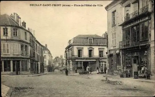 Ak Neuilly Saint Front Aisne, Place de l'Hotel de Ville