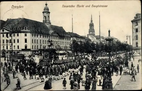 Ak Dresden Neustadt, Markt, Hauptstraße, Parade, Denkmal