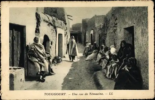 Ak Touggourt Algerian, eine Straße in Témacine, Straßenansicht, Frauen