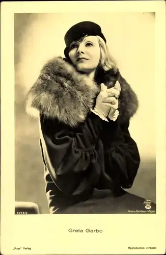 Ak Schauspielerin Greta Garbo, Portrait, Mütze, Pelzkragen