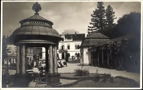 Foto Ak Lázně Libverda Bad Liebwerda Region Reichenberg, Platz, Passanten