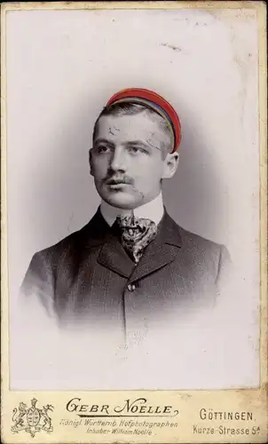 Studentika CdV Göttingen in Niedersachsen, Student mit Mensurnarben, Portrait 1903