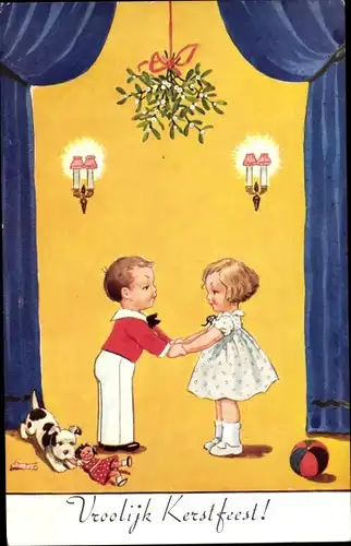 Ak Glückwunsch Weihnachten, Junge und Mädchen stehen unter dem Mistelzweig