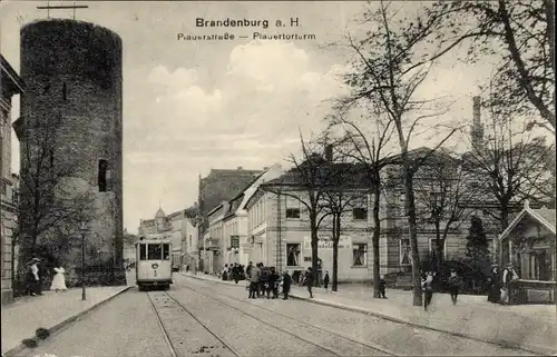 Ak Brandenburg an der Havel, Plauer Straße, Plauer Torturm, Straßenbahn