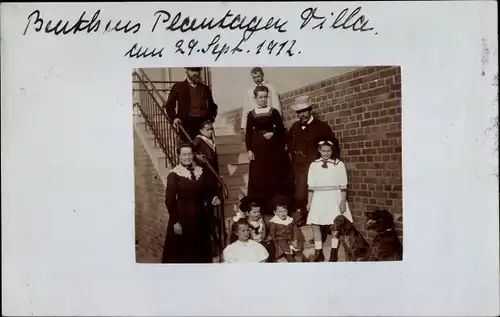 Foto Ak Poznań Posen ?, Beuthens Plantagen Villa 1912, Gruppenaufnahme