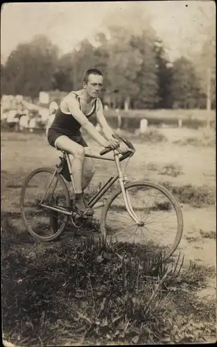 Foto Ak Mann auf einem Fahrrad, Radrennen 1922