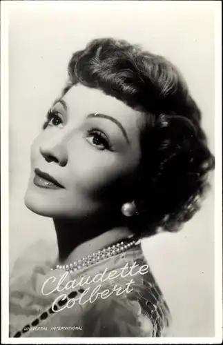 Ak Schauspielerin Claudette Colbert, Portrait