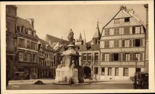 Ak Rouen Seine Maritime, Place et fontaine de la Pucelle, Fachwerkhaus