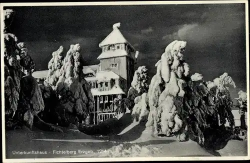 Ak Oberwiesenthal im Erzgebirge, Fichtelberg, Unterkunftshaus, Winter