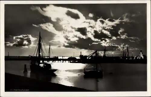 Ak Wilhelmshaven an der Nordsee, Nassaubrücke, Abenstimmung, Schiffe