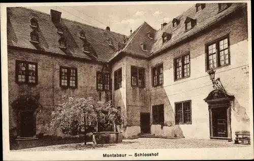 Ak Montabaur im Westerwald, Schlosshof