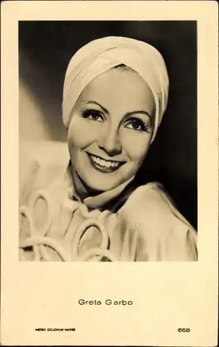 Ak Schauspielerin Greta Garbo, Portrait, Turban, MGM