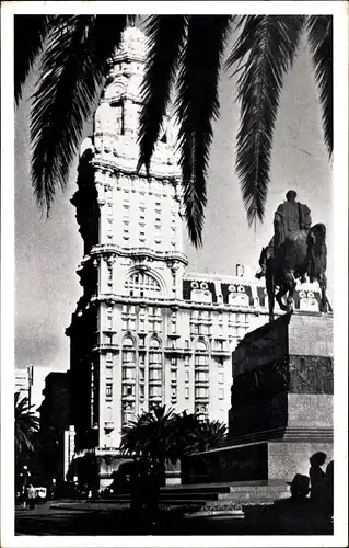 Ak Montevideo, Uruguay, Denkmal für Jose Artigas, Palacio Salvo, Plaza Independencia