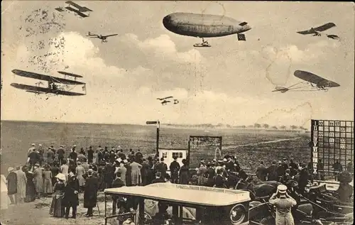 Ak Flugplatz, Zeppelin, Flugzeuge, Anzeigetafel, Schaulustige