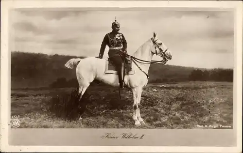 Ak Kaiser Wilhelm II., Portrait auf einem Pferd, Uniform, Pickelhaube, NPG 4513