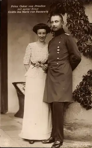 Ak Oskar Prinz von Preußen, Gräfin Ina Marie von Bassewitz, NPG 4786