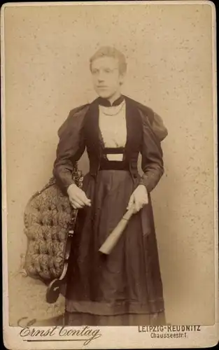 CdV Reudnitz Thonberg Leipzig in Sachsen, Portrait einer Frau mit Fächer