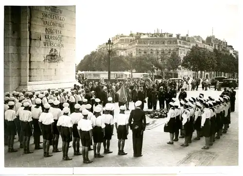 Foto Paris, Rumänische Pfadfinder gingen 1939 zum Gedenken an den Unbekannten Soldaten