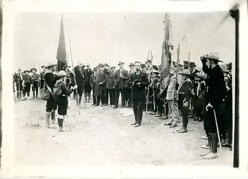 Foto Pfadfinder Madrilenen, König Alfons XIII., Präsentation der Flagge 1913