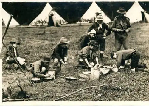 Foto Saint Cyr Yvelines, französische Pfadfinder beim Manövrieren